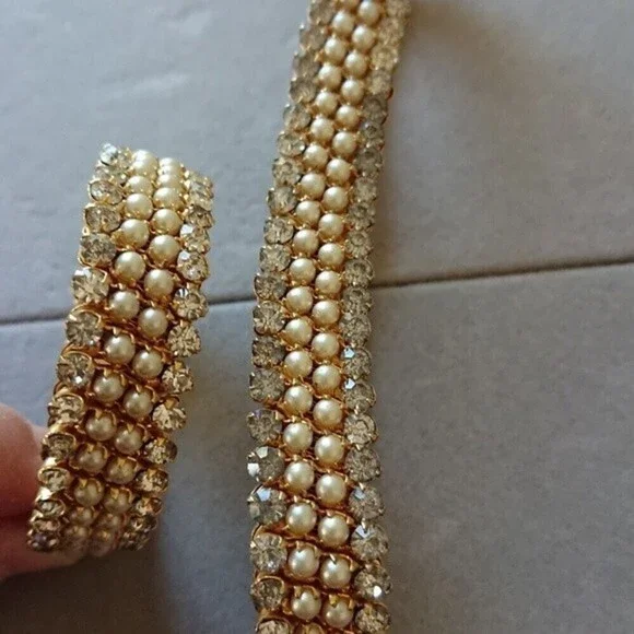 Double layer Crystals and faux pearls choker and bracelet set